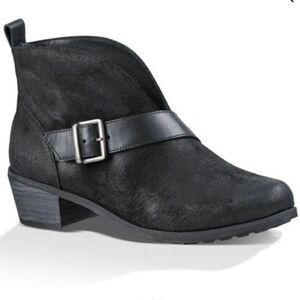 UGG | Wright Belted Boots Black Leather Size 6